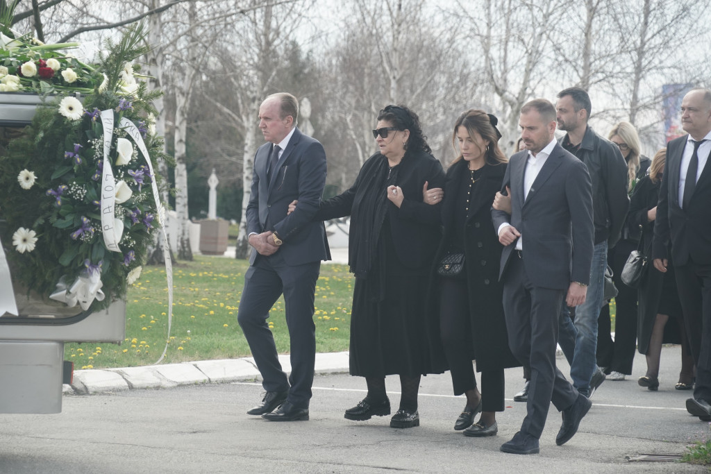 SLIKE KOJE SLAMAJU SRCE Krem srpskog fudbala na sahrani Žane Okuke - tu su Piksi, Duljaj, Terzić... (FOTO)