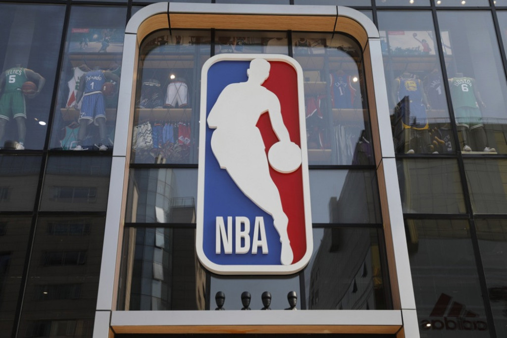 SKANDAL U NBA LIGI Slavni košarkaš suspendovan nakon što je maltretirao navijače!
