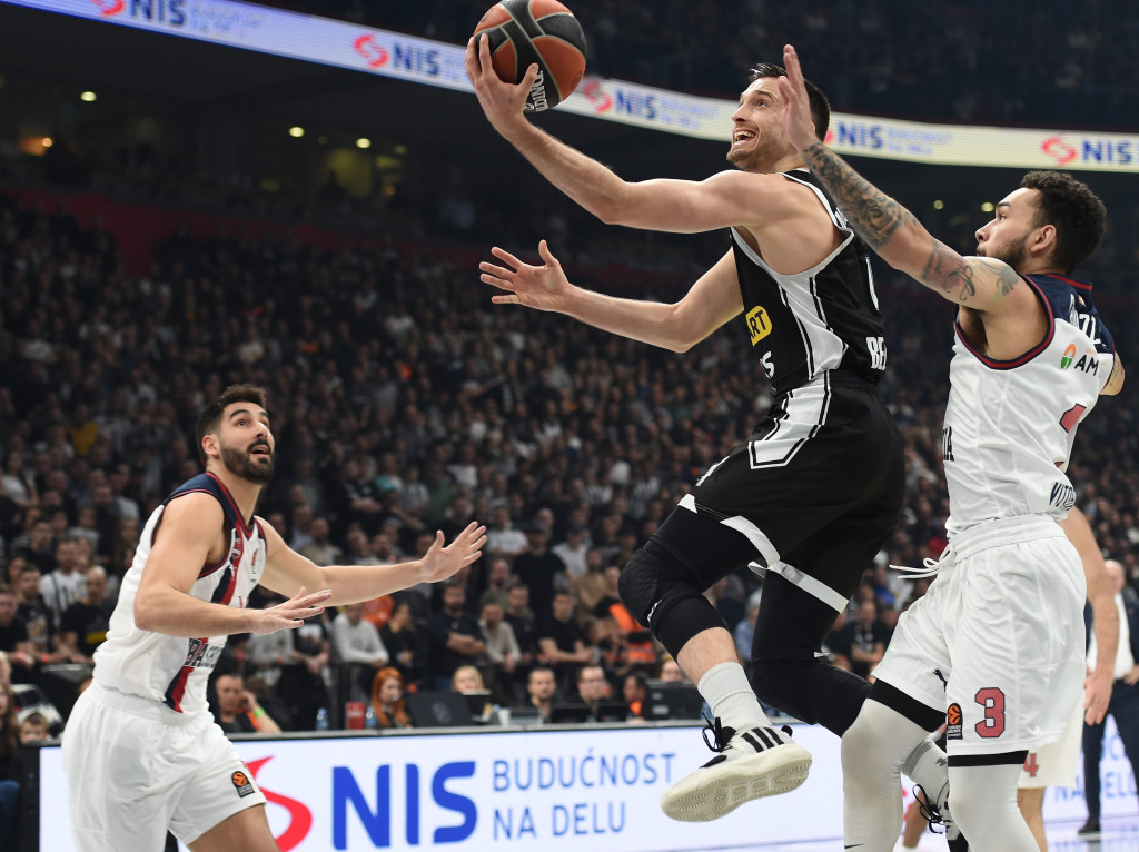 NAVIJAČI PARTIZANA OVO ČEKAJU DA ČUJU Evo ko će deliti pravdu u Areni Partizanu i Realu