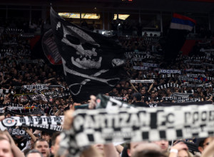 OGROMAN GEST PARTIZANA Crno-beli se oglasili: Preuzimaju troškove sahrane navijača koji je preminuo nakon posledica srčanog udara na meču sa Barselonom