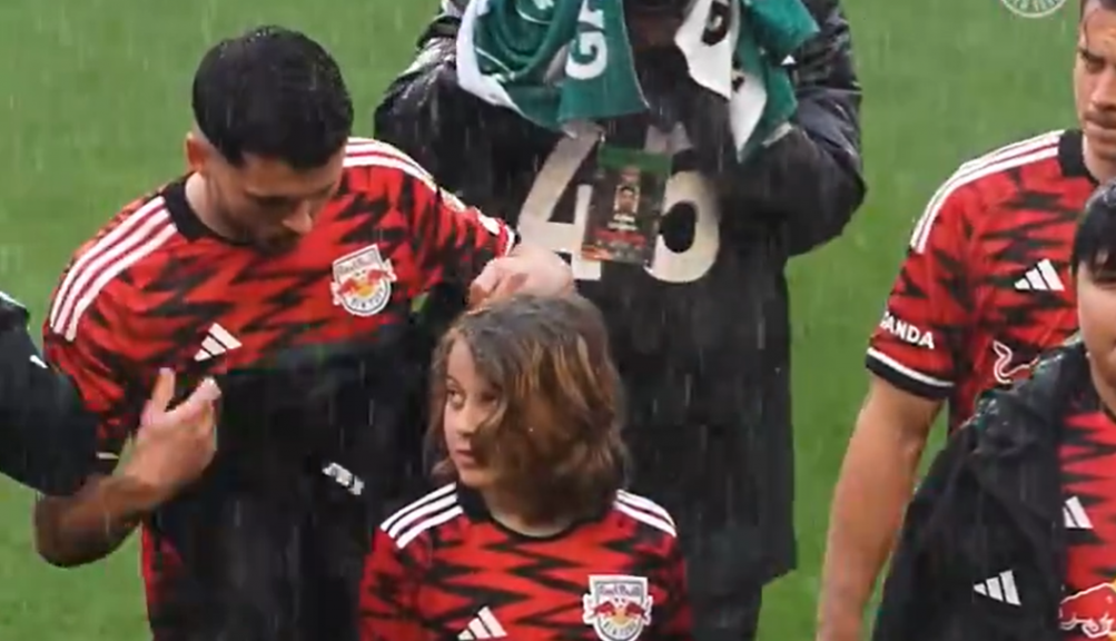 "NE PLAČEMO, PLAČETE VI" Emotivna scena iz Njujorka slomila srca svima koji vole fudbal (VIDEO)
