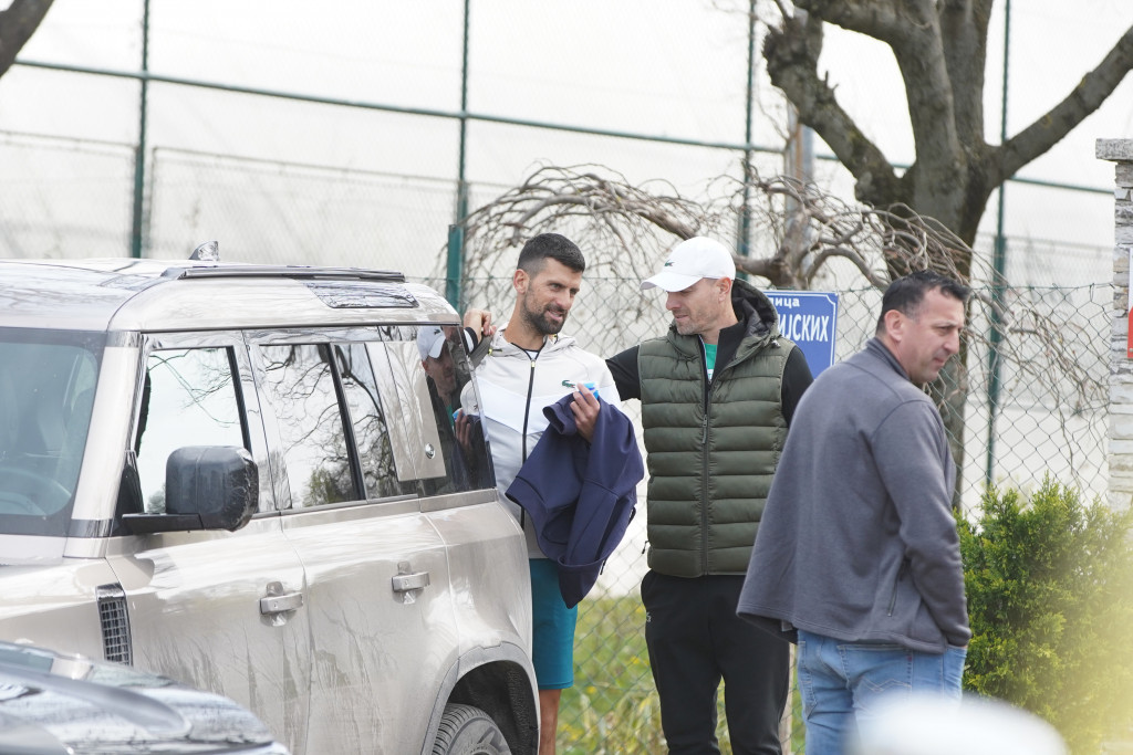 PREMOĆNO Nole u Beogradu vozi zver od 150.000 evra!