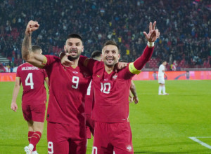 ŠTIT KAO ODBRANA S čime ćemo na Engleze? Dvoglavi orao na srcu u nemačkom boju