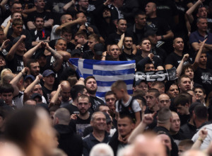 EMOTIVNA SCENA U "ARENI" Navijači Partizana stali uz Ledeja zbog smrti oca, evo šta su mu skandirali (VIDEO)