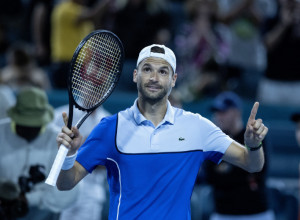 DIMITROV U "BESNOJ MAŠINI" ČEKAO POZNATU NOVINARKU Novakov veliki prijatelj smuvao bivšu devojku Tonija Parkera? (VIDEO)