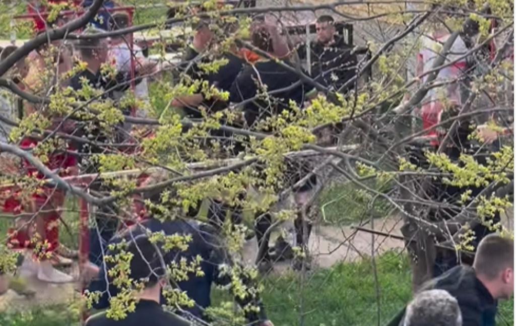 SAČEKUŠA ISPRED SVLAČIONICE Sudije jedva SAČUVALE KOŽU - novi skandal u srpskom fudbalu (VIDEO)