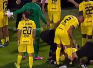 UŽASNE SCENE U ARGENTINI Huligani kamenom pogodili u lice fudbalera, na trenutak izgubio svest (VIDEO)