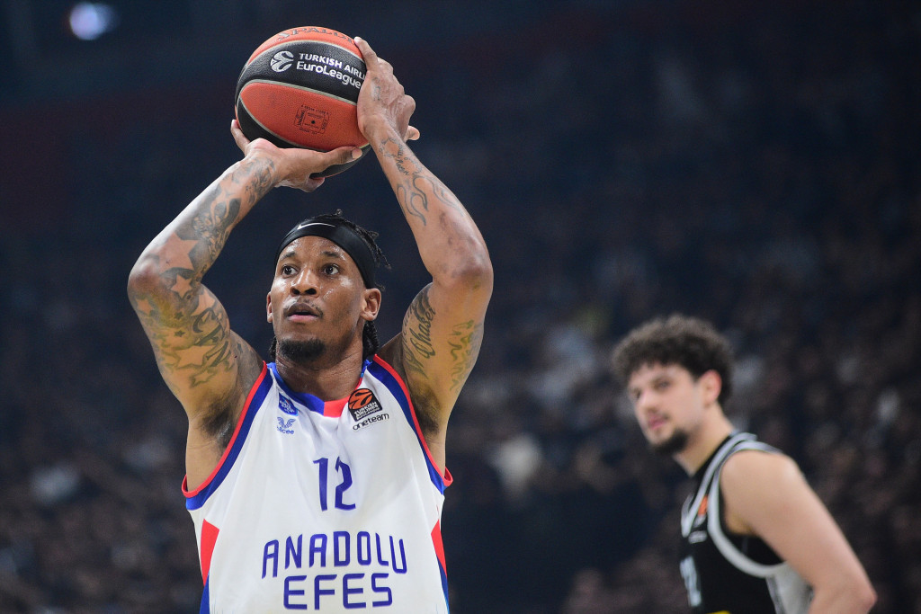 ON JE NAJBOLJI - I TU NEMA PRIČE Vil Klajburn srušio snove Partizanu i postao MVP kola Evrolige