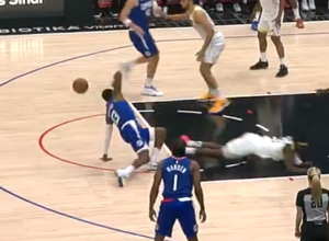 OVO JE SIGURNO BOLELO Zvezda NBA lige "slomila" zglobove protivniku na jeziv način (VIDEO)