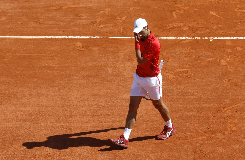 NOLE UPLAŠIO NAVIJAČE Ima li razloga za brigu? Đoković otkrio zašto se tresao na klupi, evo zbog čega je došlo do "sloma"