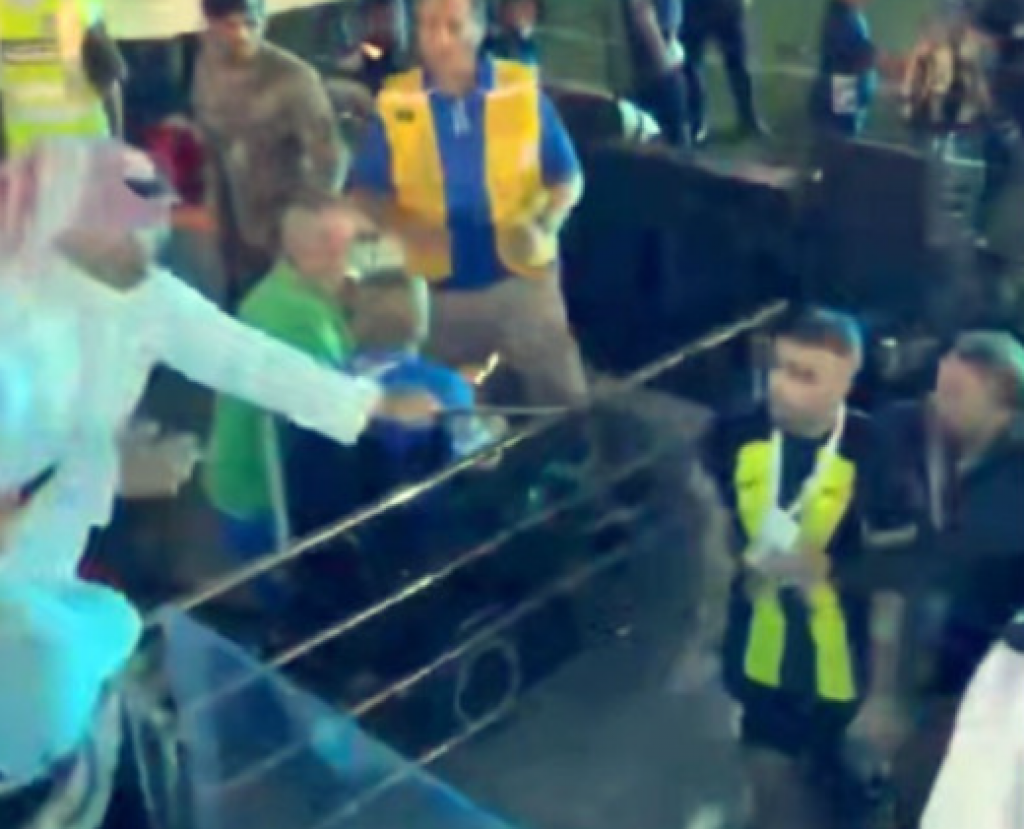 NEVEROVATNE SCENE U ARABIJI Navijač bičevao fudbalera nakon finala Superkupa (VIDEO)