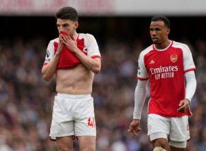 SITIJU OTVOREN PUT DO TITULE Posle Liverpula, izgubio i Arsenal