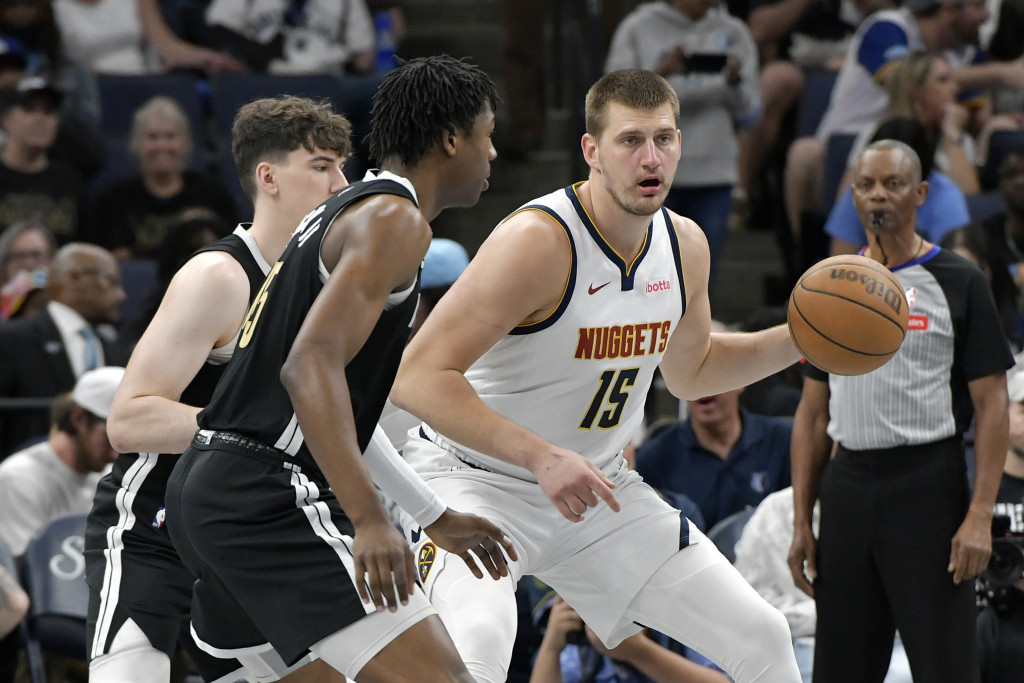 DENVER SLAVIO, ALI OSTAO BEZ PRVOG MESTA Jokić upisao novi dabl-dabl, Nagetsi razbili Memfis