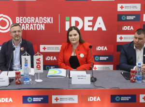 Heroji Beogradskog maratona i Merkator S donirali defibrilatore Crvenom krstu Beograd