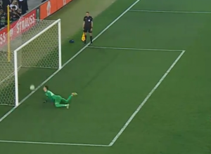 OVAKO NEŠTO SE RETKO VIĐA Hrvatski golman izveo pravo čudo, nemoguće da ovo nije gol (VIDEO)