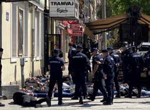 PRIVEDEN VELIKI BROJ LICA Ovo su prve fotografije i snimci hapšenja huligana posle strašne tuče u centru Beograda