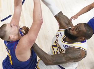 JOKIĆ SE POIGRAVAO SA LEBRONOM Džokerova partija iz snova, Srbin se raspucao za prednost Denvera u plej-of seriji (VIDEO)