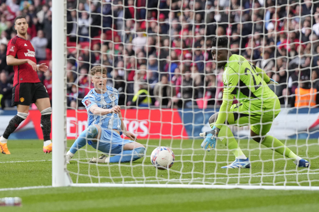 JUNAJTED SE SPASAO BRUKE Koventri od 0:3 do 3:3, VAR poništio gol u 120. minutu, Onana zakazao derbi sa Sitijem u finalu