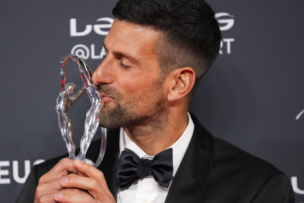 ĐOKOVIĆ PROGLAŠEN ZA NAJBOLJEG SPORTISTU NA SVETU Novak izjednačio Federerov rekord, na celoj planeti mu NEMA RAVNOG