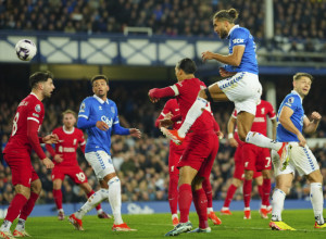 LIVERPUL SE OPRAŠTA OD TITULE Everton slavio u derbiju, poker Junajteda