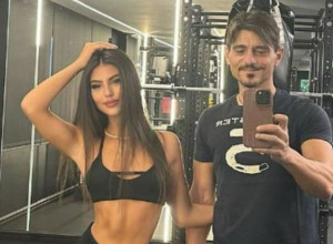 VATRA Janakopulos skakao, vrištao, besneo, ali nije bio u centru pažnje: Lepotica ukrala šou u Atini!