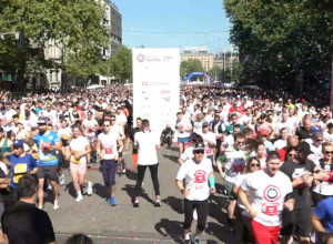 SPEKTAKL SE NASTAVLJA Počeo i polumaraton, Beograd je centar trkačkog sveta