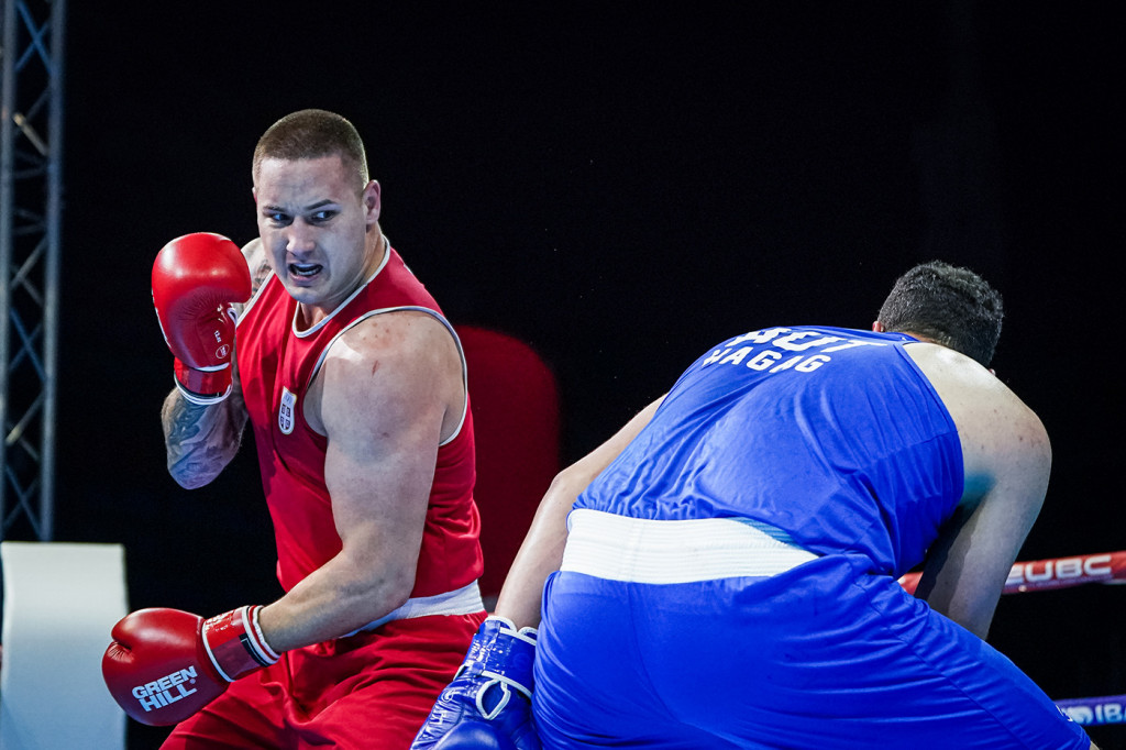 ISTORIJSKI DAN ZA SRPSKI BOKS Jovan Nikolić prvak Evrope, Simiću i Veletiću srebrne medalje