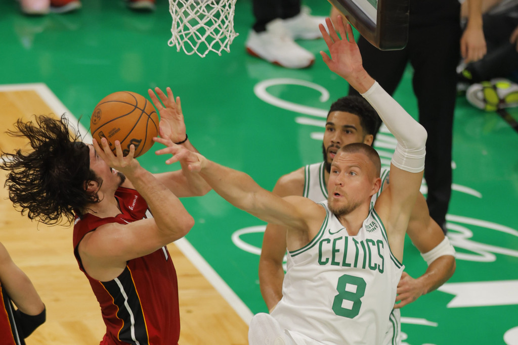 VELIKO POJAČANJE Boston za finale jači za Porzingisa