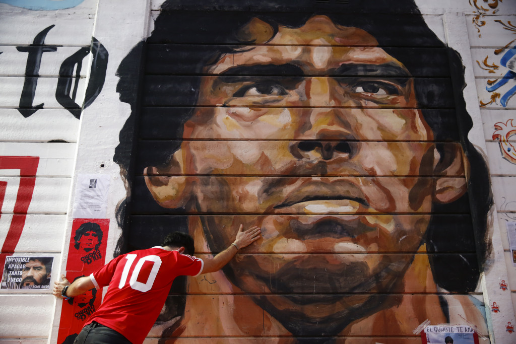 ZVANIČNO NA AUKCIJI Prodaje se Zlatna loptu koju je osvojio Dijego Maradona