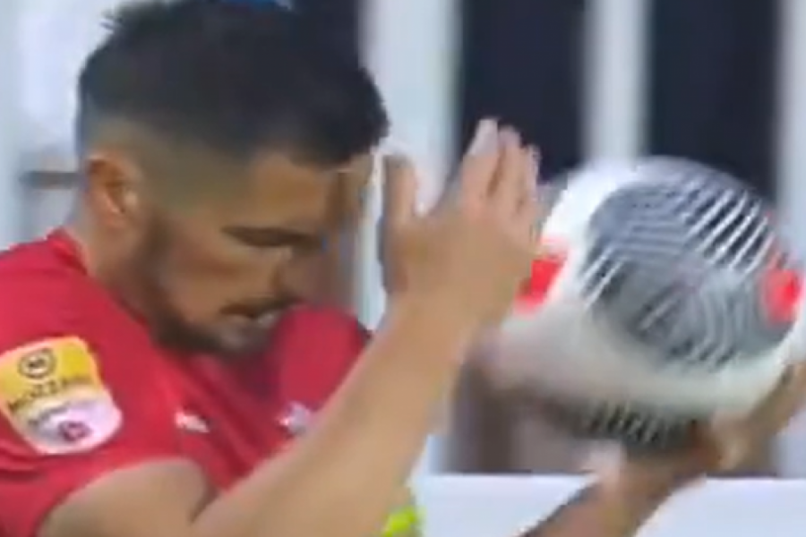 HAOS U NOVOM PAZARU Fudbaler pogođen u glavu (VIDEO)