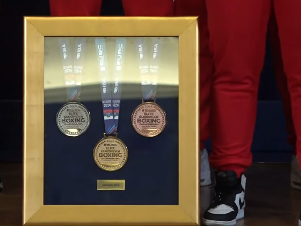 MEDALJE Ovo je poklon boksera za predsednika Vučića (FOTO)