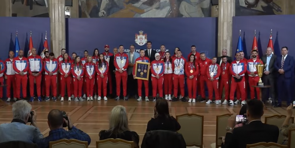 VUČIĆ UGOSTIO ZLATNE BOKSERE! Hvala vam za veliku radost koju ste doneli našoj zemlji! Za koji dan i pare na računu