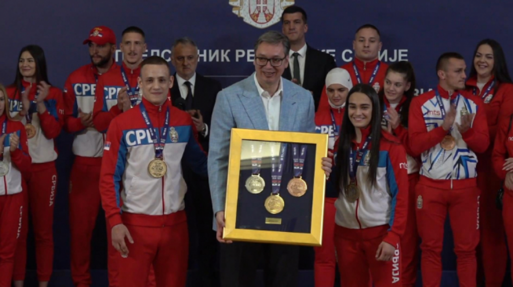 PREDSEDNIK VUČIĆ ČESTITAO BOKSERIMA OGROMAN USPEH Radom i uspesima ste vratili veliki broj dece u bokserske sale