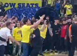 NEVIĐENI HAOS U ISTANBULU Navijači Fenerbahčea napali košarkaše Monaka (VIDEO)