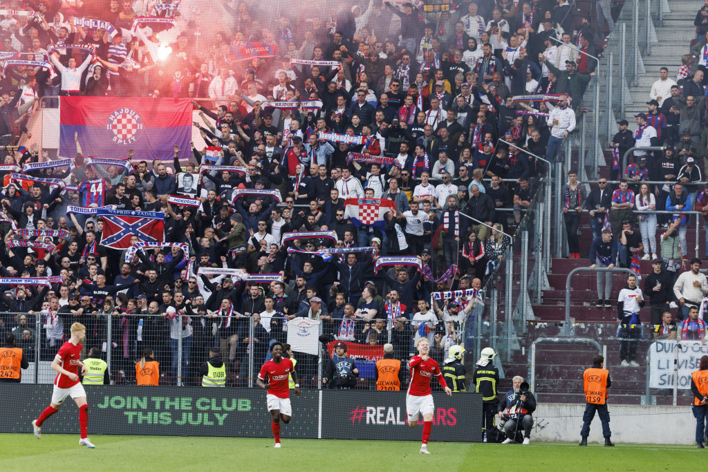 HRVATI VREĐALI SRBE NA USKRS! Ništa im nije sveto, SRAMNO skandiranje na utakmici Hajduka