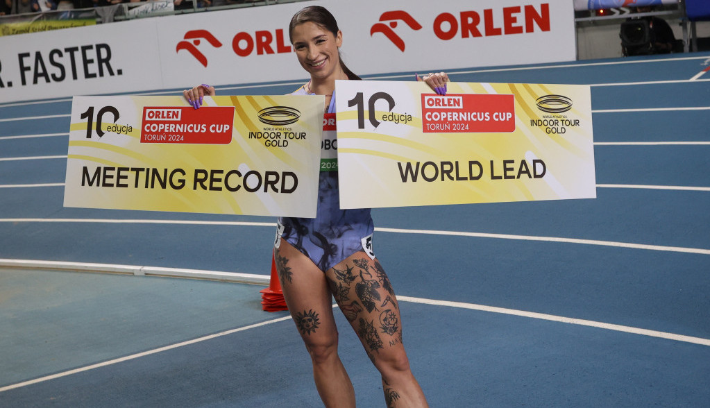ATLETIČARKE SE POLJUBILE U USTA Lepa Magdalena Stefanovic u čudu kada je "ZAŽVALILA" koleginica (VIDEO)
