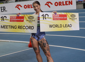 ATLETIČARKE SE POLJUBILE U USTA Lepa Magdalena Stefanovic u čudu kada je "ZAŽVALILA" koleginica (VIDEO)