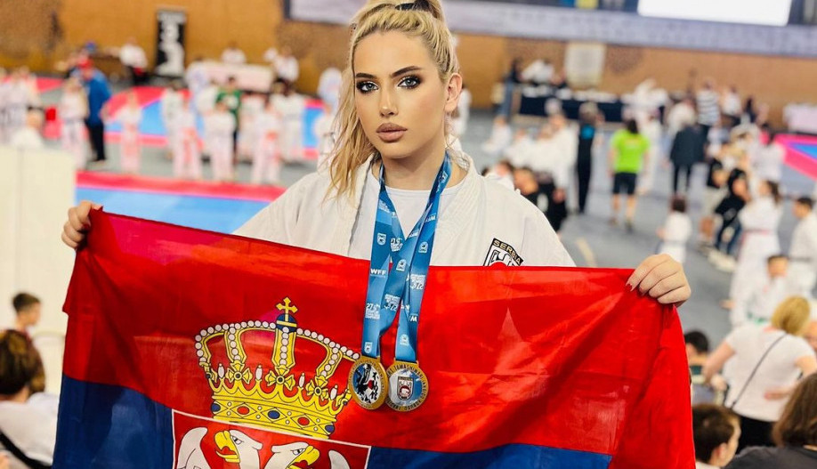 SRPKINJA VLADA EVROPOM Emilija Antanasijević ponovo postala osvojila Evropsko prvenstvo, pa za sport.alo poručila: Privilegija i čast predstravljati Srbiju i Zvezdu