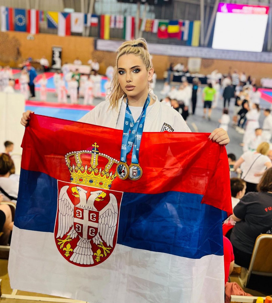 SRPKINJA VLADA EVROPOM Emilija Antanasijević ponovo postala osvojila Evropsko prvenstvo, pa za sport.alo poručila: Privilegija i čast predstravljati Srbiju i Zvezdu