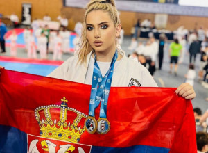 SRPKINJA VLADA EVROPOM Emilija Antanasijević ponovo postala osvojila Evropsko prvenstvo, pa za sport.alo poručila: Privilegija i čast predstravljati Srbiju i Zvezdu