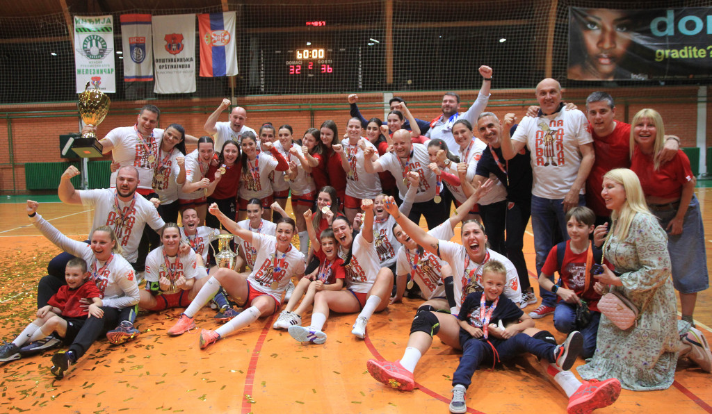 ISTORIJA CRVENO-BELIH Rukometašice Zvezde po prvi put šampionke Srbije, kompletirana dupla kruna