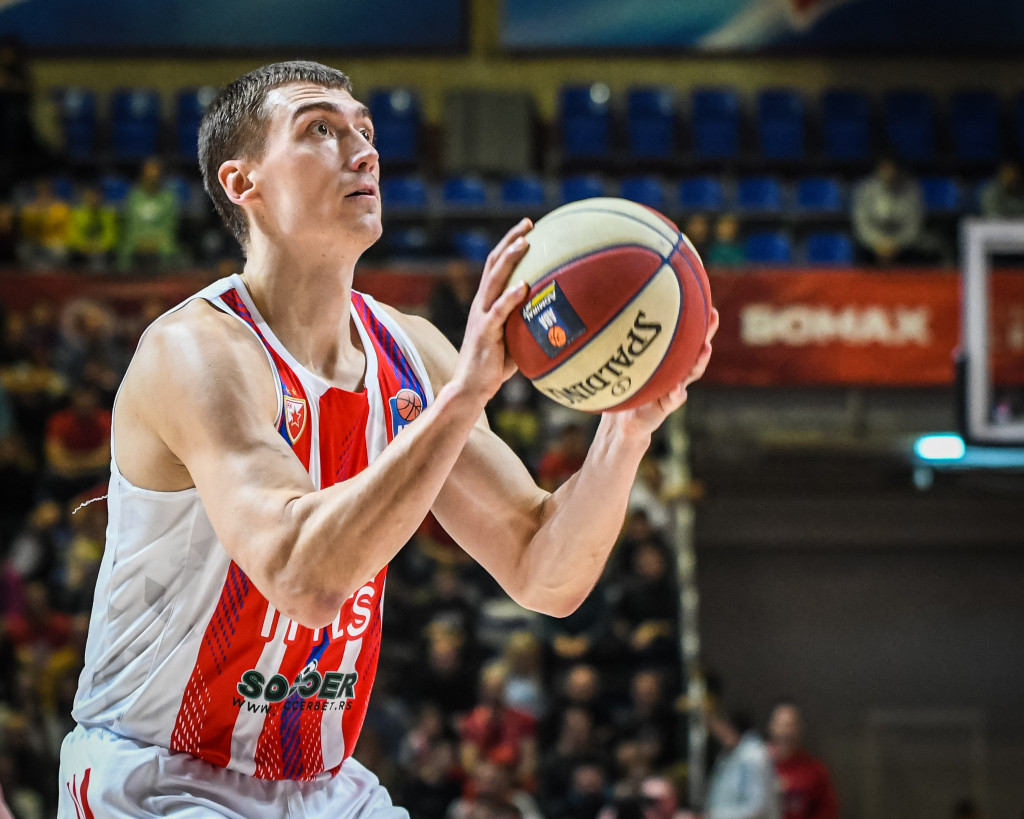 ODJEK SKANDALA Ovako Lazarević izgleda posle Nanelijevog napada