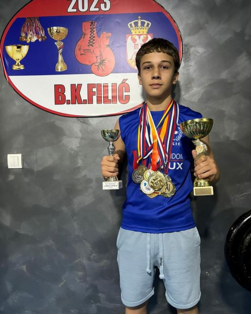 VRTOGLAVI USPON SOKOLOVA SA ZVEZDARE Bokserski klub „Filić“  u samom vrhu tabele