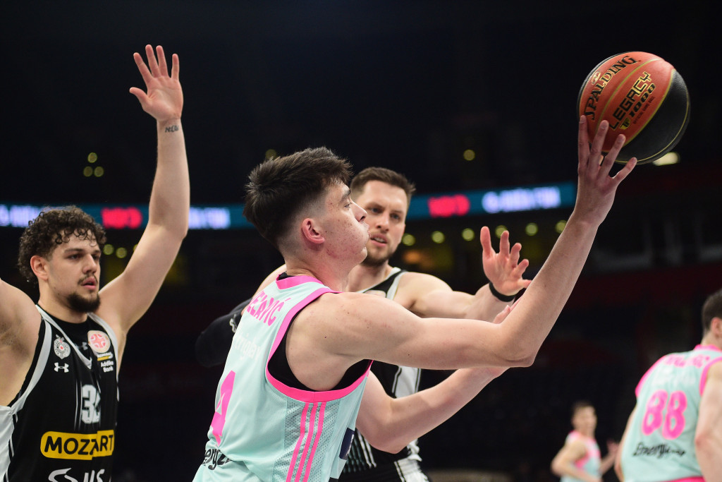 PARTIZAN NA KORAK OD FINALA Crno-beli se mučili, ali sprečili iznenađenje
