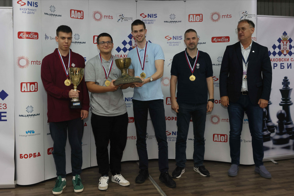 FESTIVAL ŠAHA U PARAĆINU Šahistkinjama Sirmiuma 10. jubilarni Kup Svetozara Gligorića, Novosađanima trofej u muškoj konkurenciji (VIDEO)