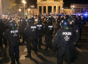 ŠOKANTNE SCENE U BERLINU Isplivale nove fotografije prebijenih navijača Panatinaikosa uoči finala Evrolige