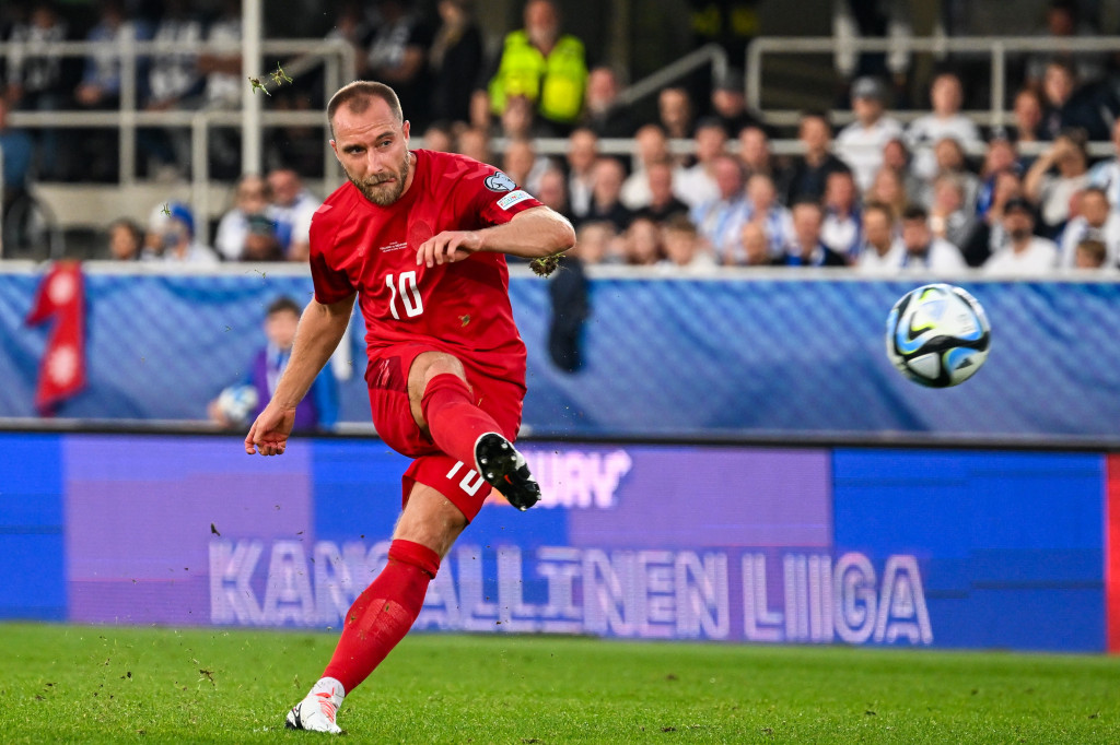 DANSKA OPOMENA "ORLOVIMA" Eriksen u finišu srušio narednog rivala Srbije