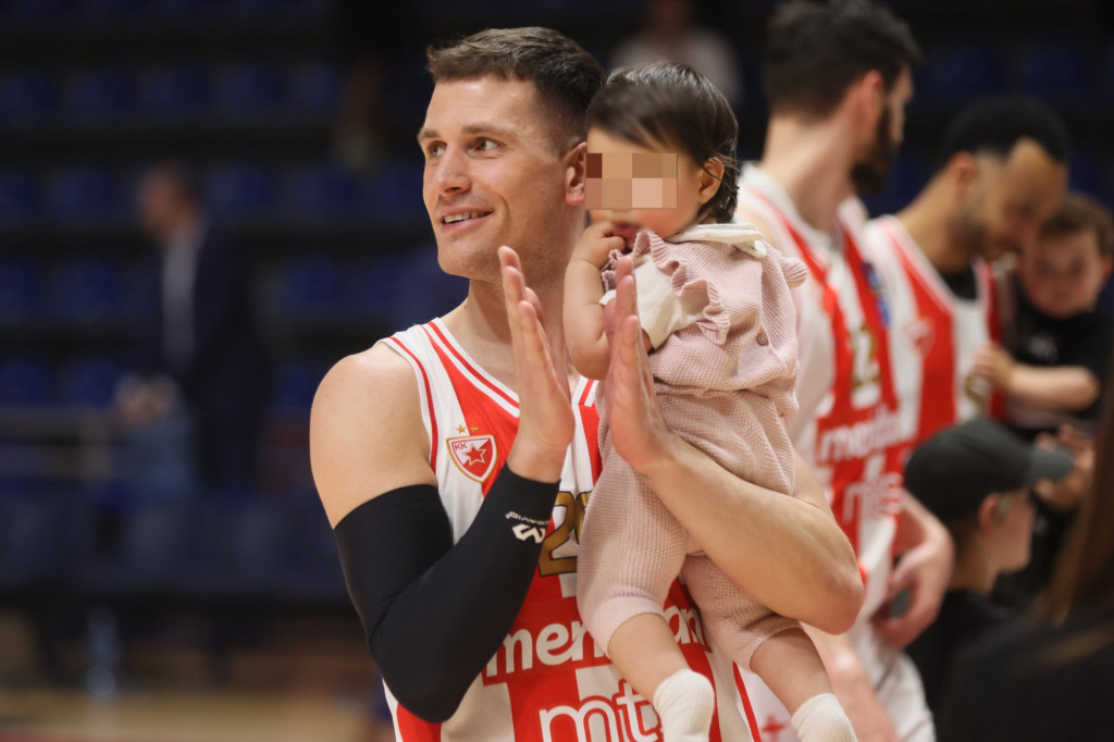 KADA VAS PITAJU ČIJE JE KOSOVO, POKAŽITE IM OVO Nedović jednom slikom "uništio" lažnu naciju - Albanci "na aparatima" (FOTO)