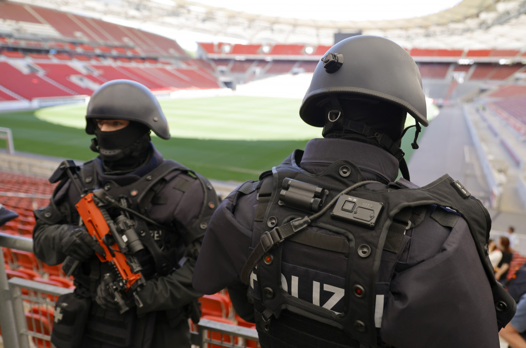 DRAMA NA EVROPSKOM PRVENSTVU Nemačka policija upucala napadača u fan zoni!