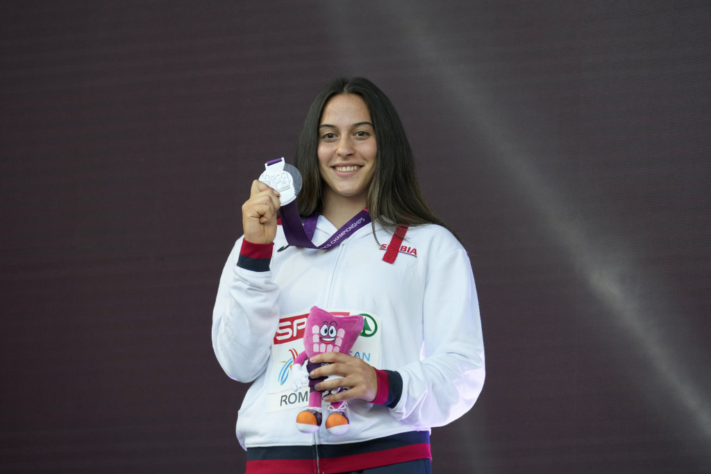 SRBIJO, BUDI PONOSNA Ceo svet gledao našu Adrianu kako prima medalju (VIDEO)